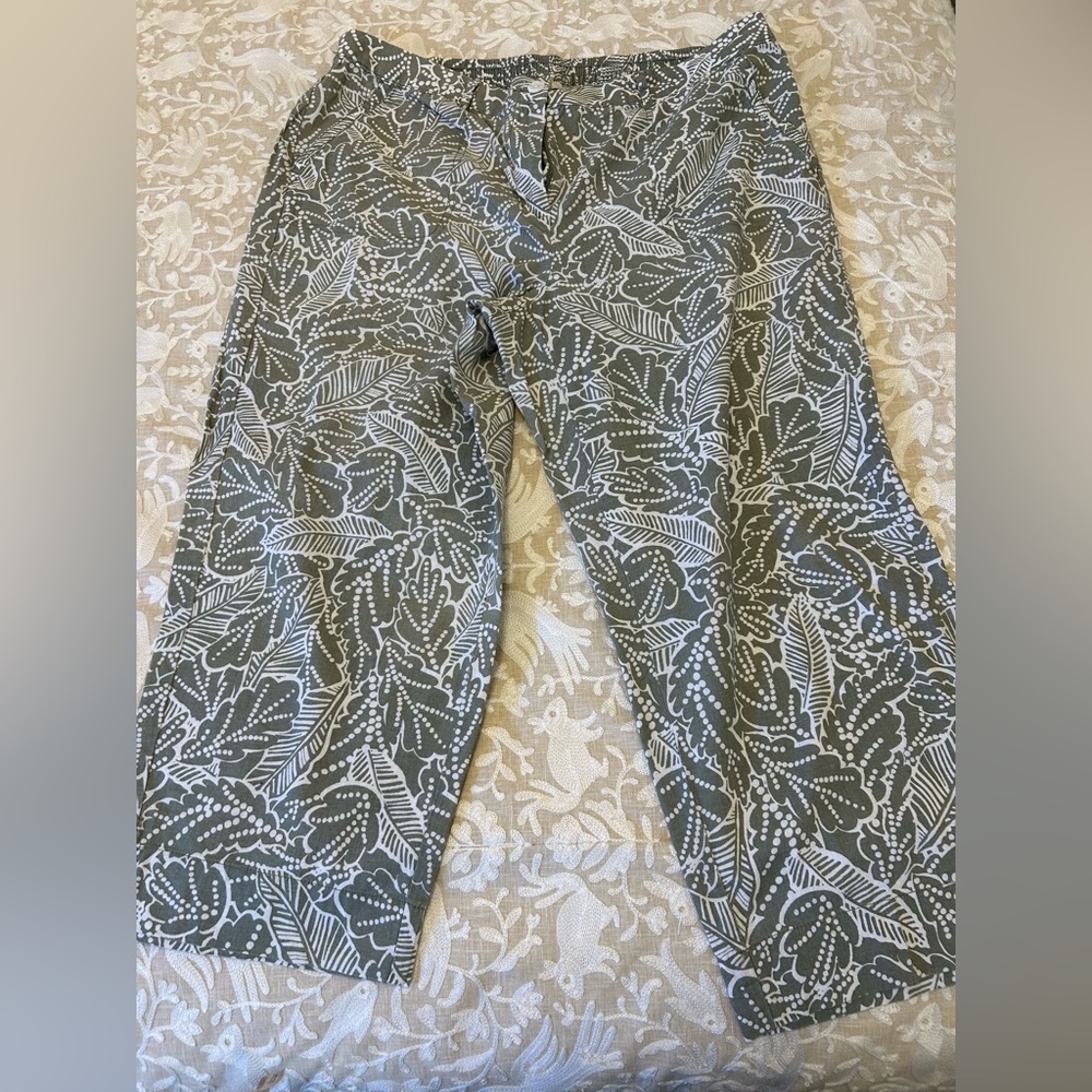 Talbots Gray and White Leaf Print Pants